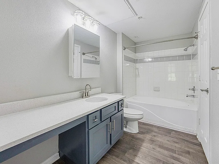 The Vintage at Zona Rosa Apartment Homes — Photo 25