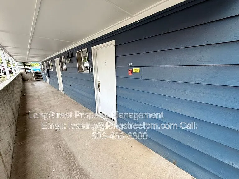 1250 SW E Ave #2 — Photo 2