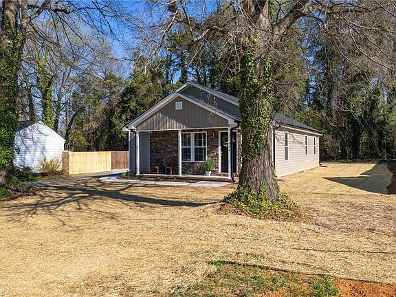 2nd image of 208 Circle Dr