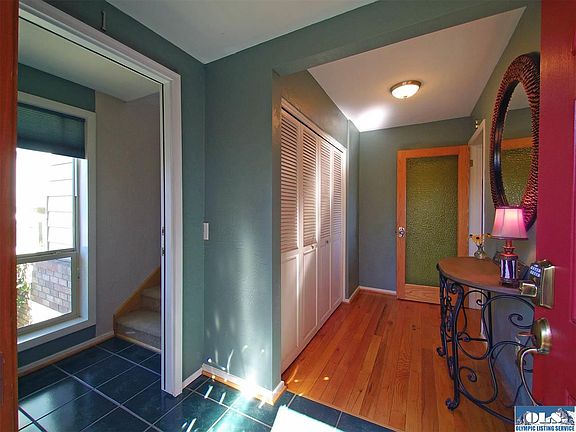 4th image of 1022 W 4th St