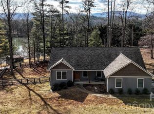 12 Crystal Cove Dr, Hendersonville, NC 28739