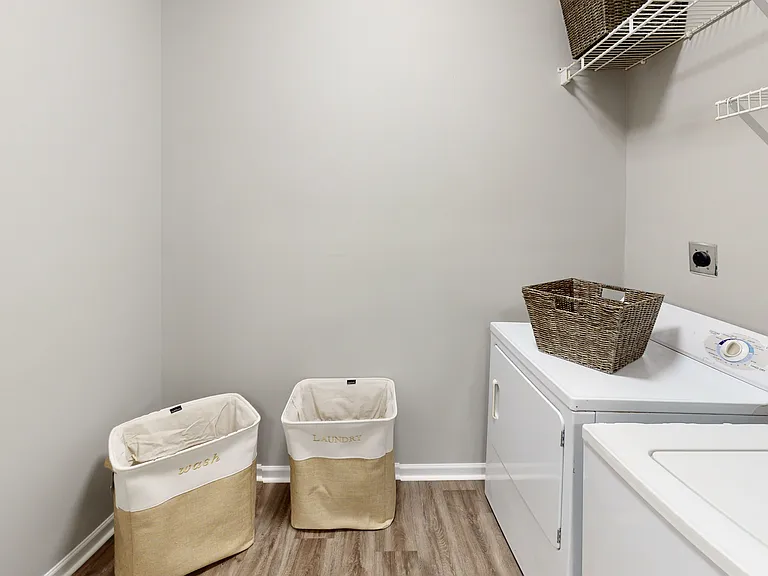 Burlington Oaks Apartments — Photo 11