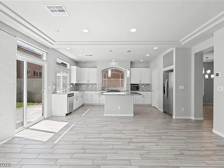 10116 Cascadia Creek St — Photo 17