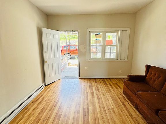 4th image of 1139 W Pine St