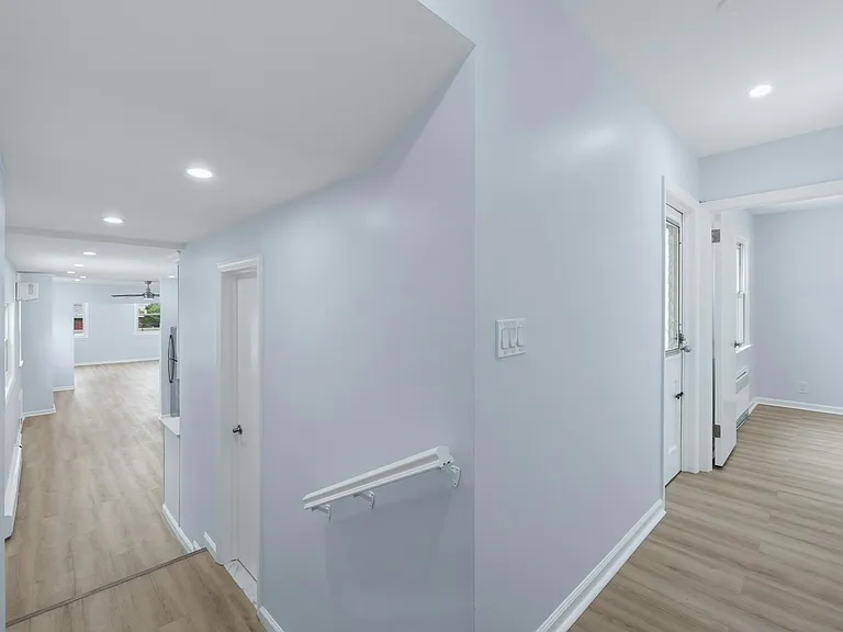 hallway into bedrooms
