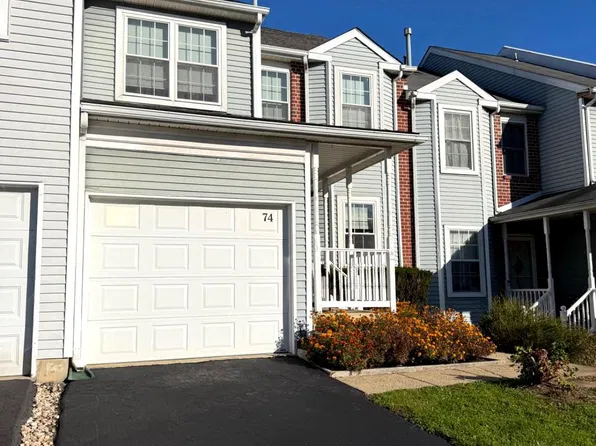 74 Kirkwood Dr, Newtown, PA 18940