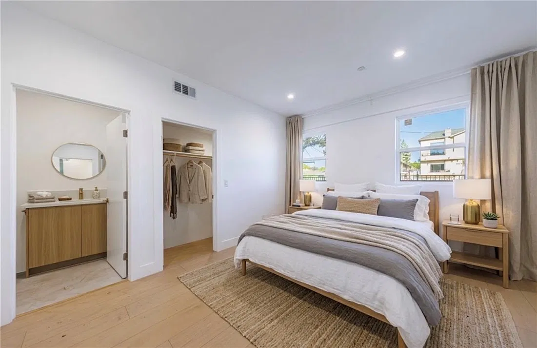 3 bed, 1315 sqft, $4,304 — Photo 1