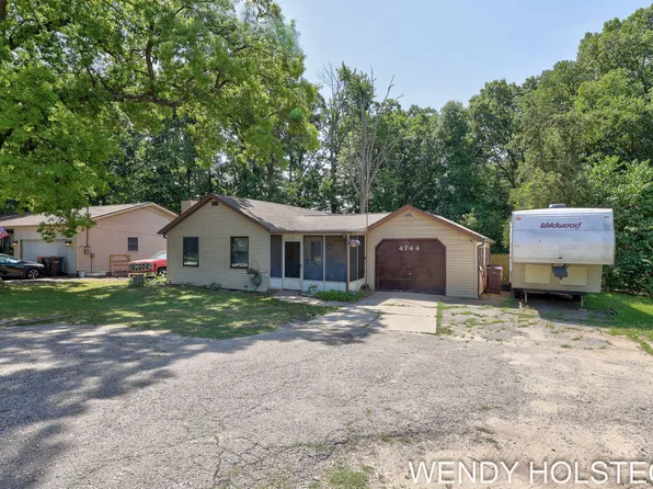 4744 Burton St SE, Kentwood, MI 49546