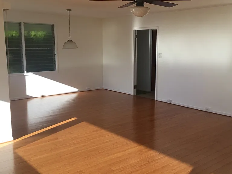 2668 Peter St — Photo 5