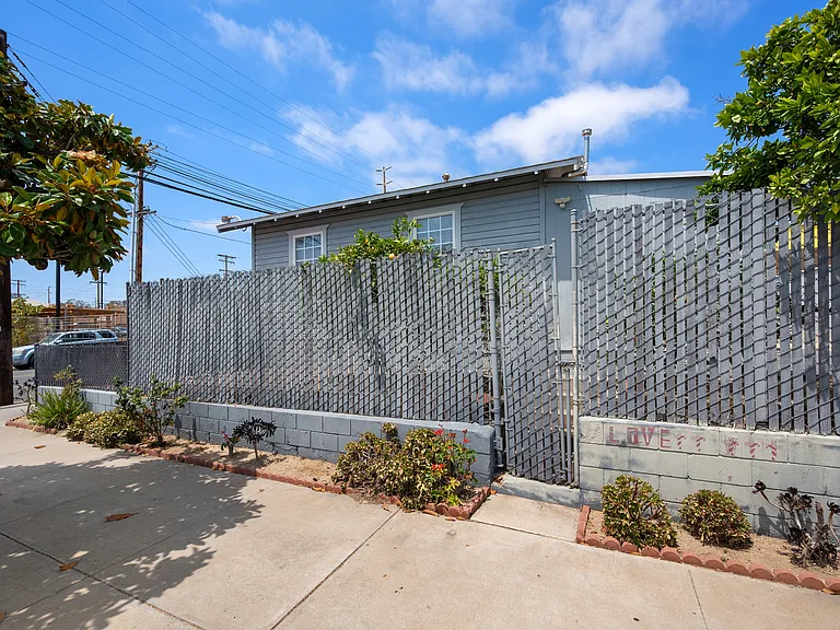 1043 Sampson St #A — Photo 25