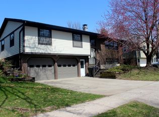 44 Ealing Dr, Iowa City, IA 52246
