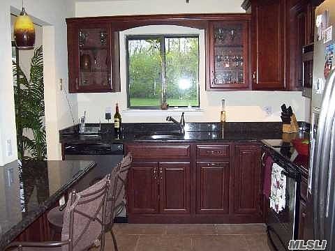 3rd image of 49 W Pond Ct