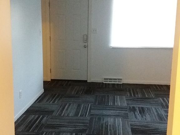 3rd image of 1733 Cromwell Dr APT 1