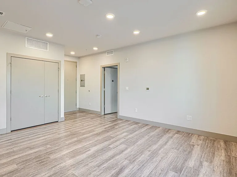 4923 King St — Photo 61