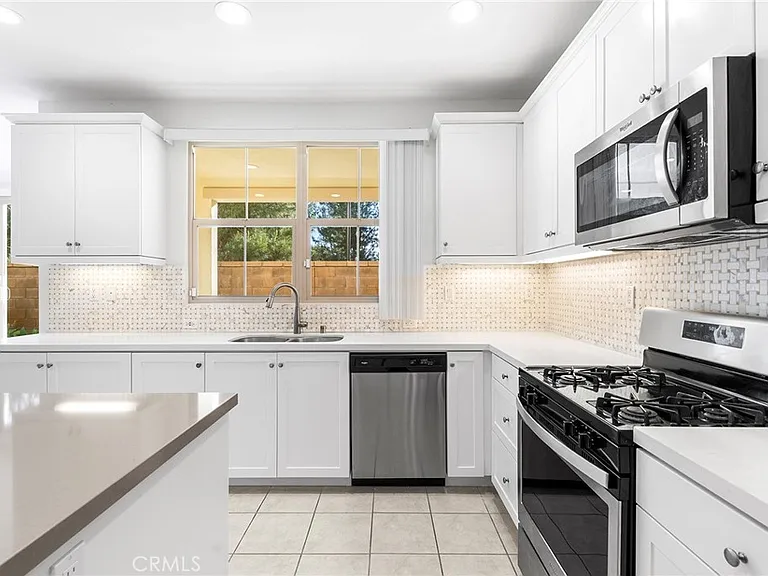 117 Henson — Photo 15