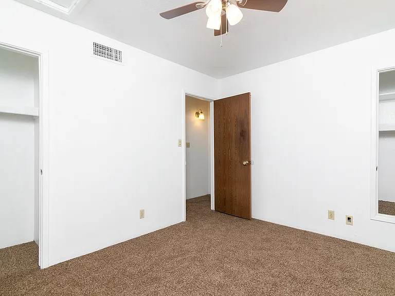 950 W Erie St #7 — Photo 9