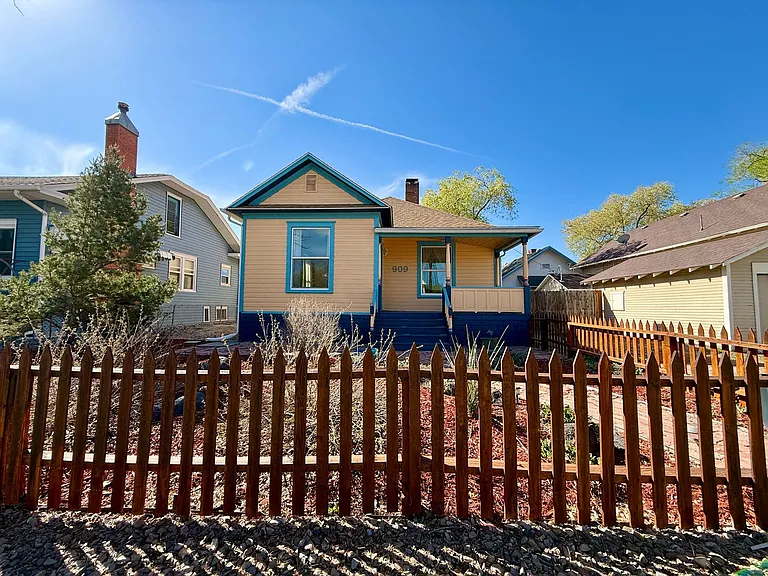 909 Ouray Ave — Photo 1