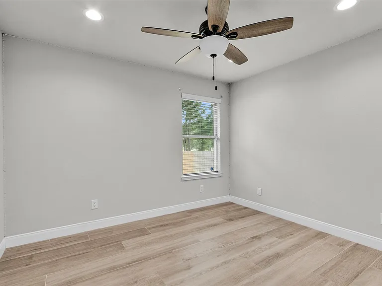11087 Sutton Pl — Photo 24