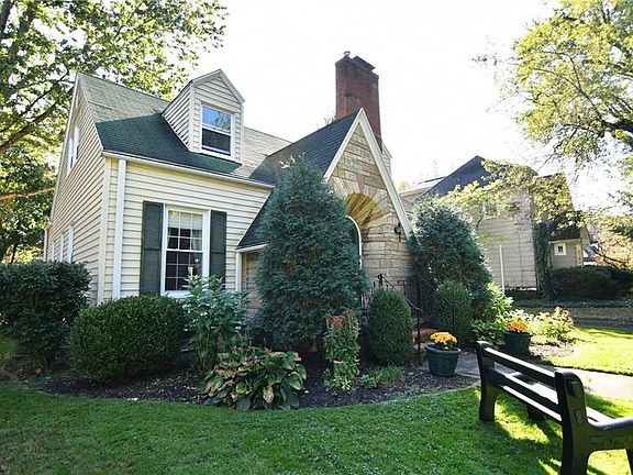 3rd image of 141 Elmdale Ave