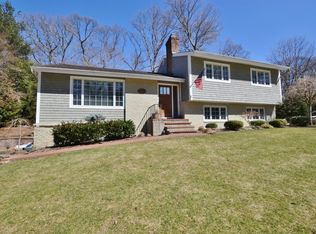 20 Dale Rd, Halesite, NY 11743