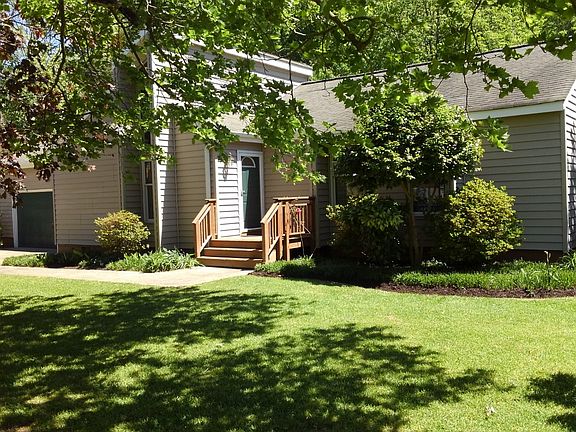 2nd image of 912 Lindsley Dr