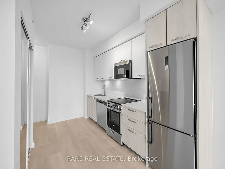 75 James St S #2104 — Photo 2