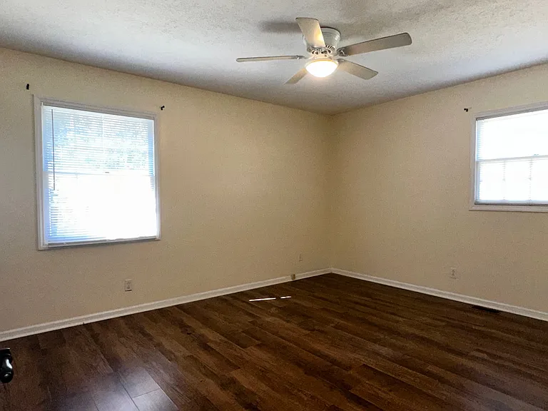 2527 Kingston Dr — Photo 16