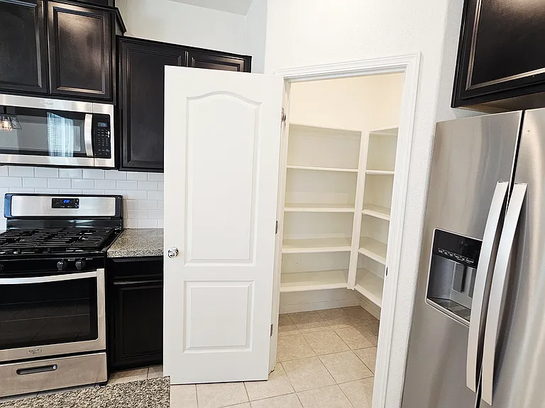 5444 Gallier Loop — Photo 9