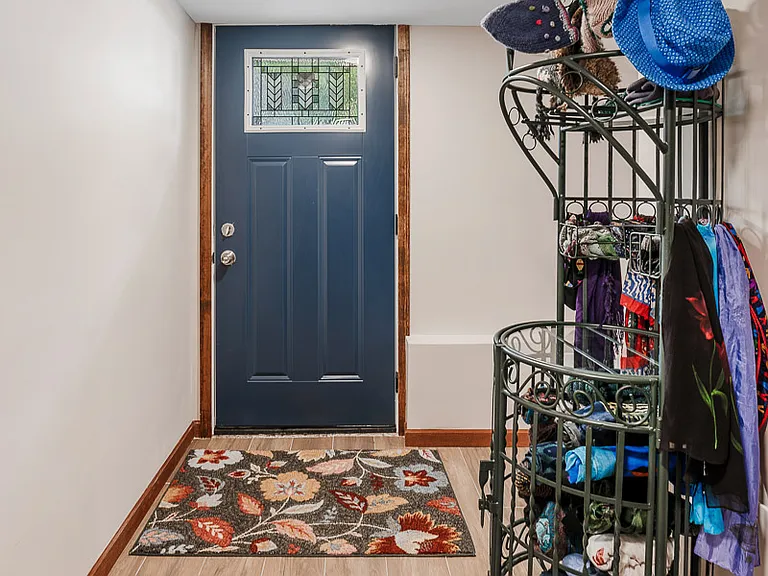 1301 W Nelson St #B — Photo 16