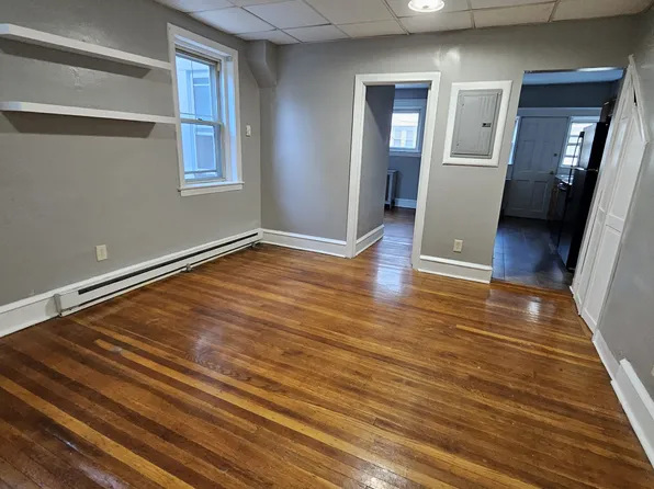 218 Long Ln #2R, Upper Darby, PA 19082