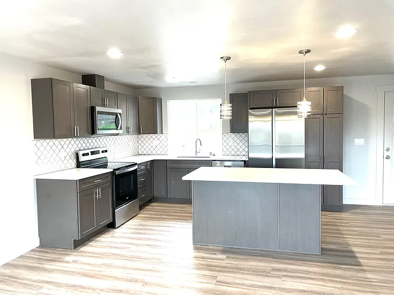2212 W 8th Pl — Photo 3