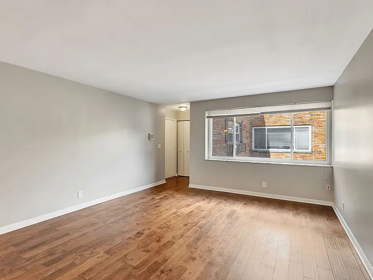 2270 Madison Rd #3C — Photo 2