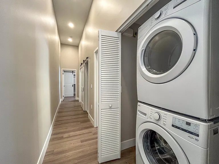 527 Hyde Park Blvd — Photo 3