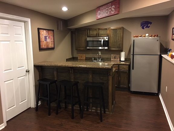Basement wet bar