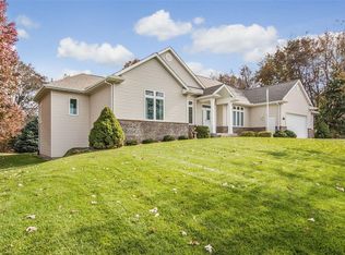 2496 Westwind Ln, Cedar Rapids, IA 52411