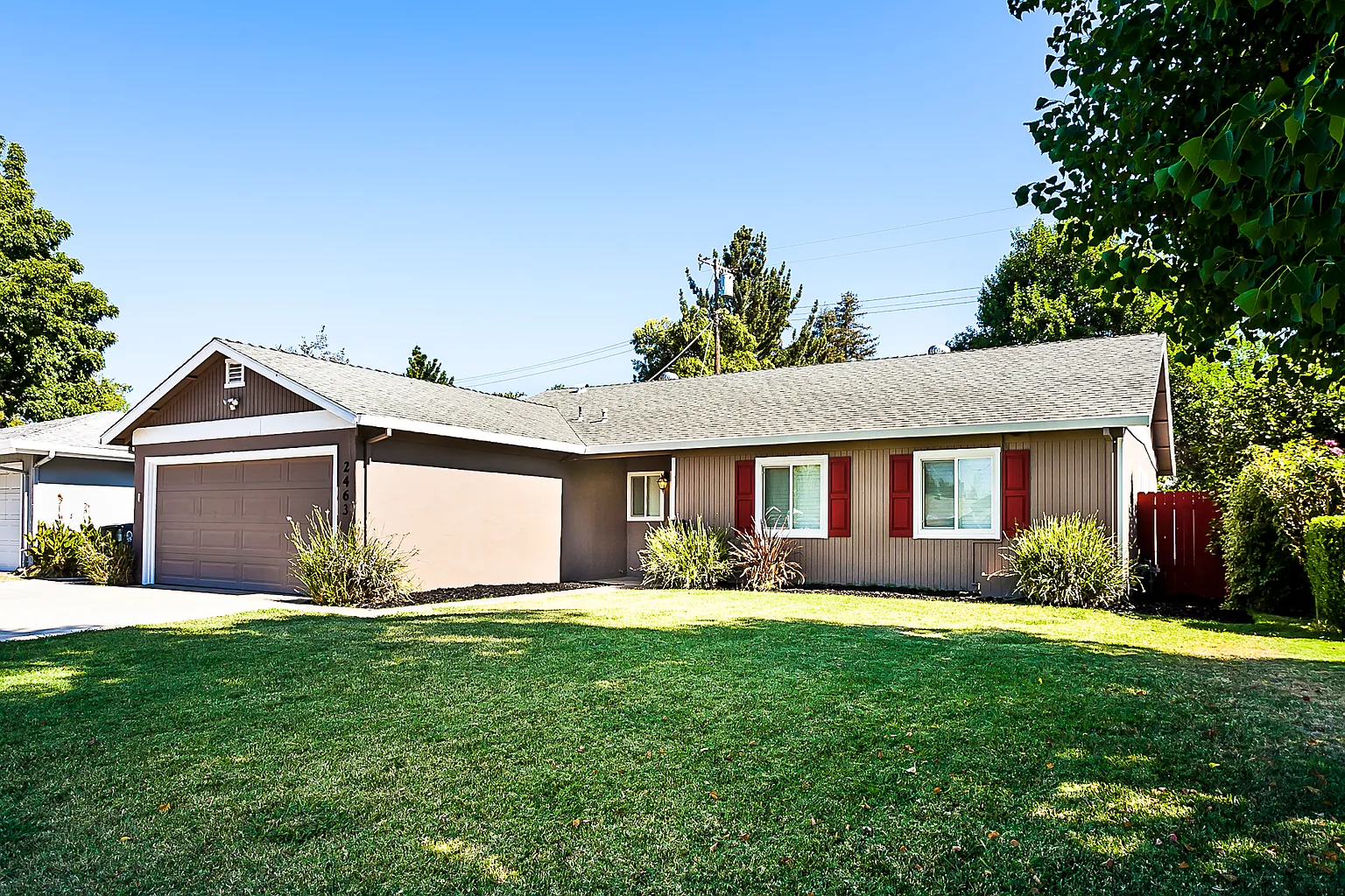 2463 McGregor Dr photo 1
