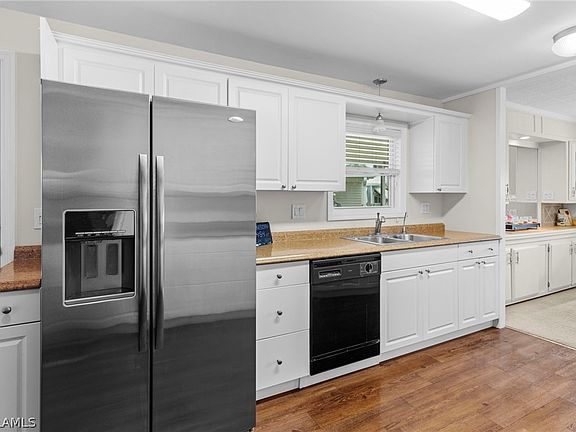 5th image of 519 Cape Florida Ln
