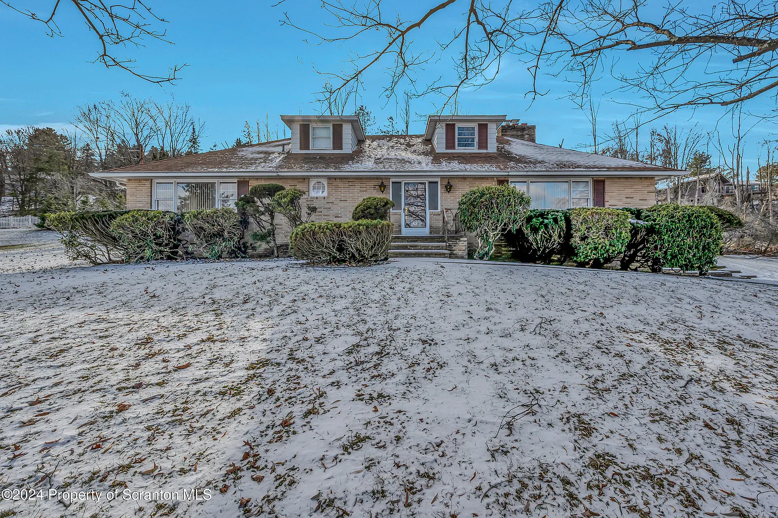 141 Jermyn Dr photo 1