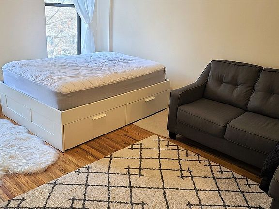 3rd image of 1667 1st Ave #3FU