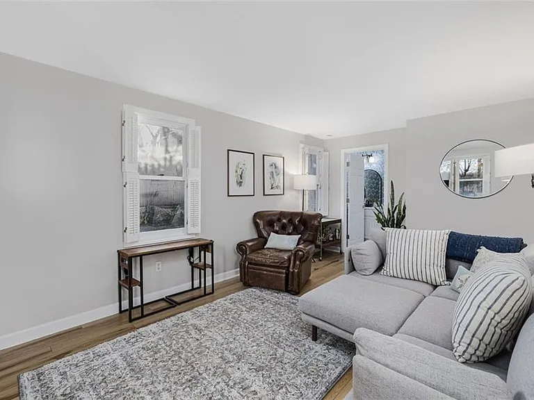 208 Marlborough St #4 — Photo 3