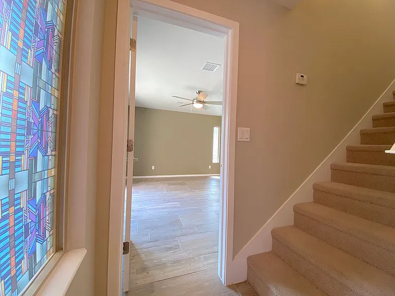 4004 Camelot Hts #B — Photo 13