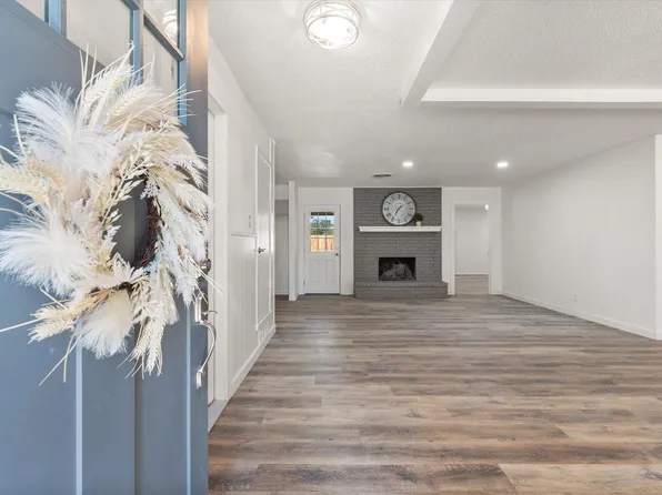 816 W Cedar St, Floydada, TX 79235