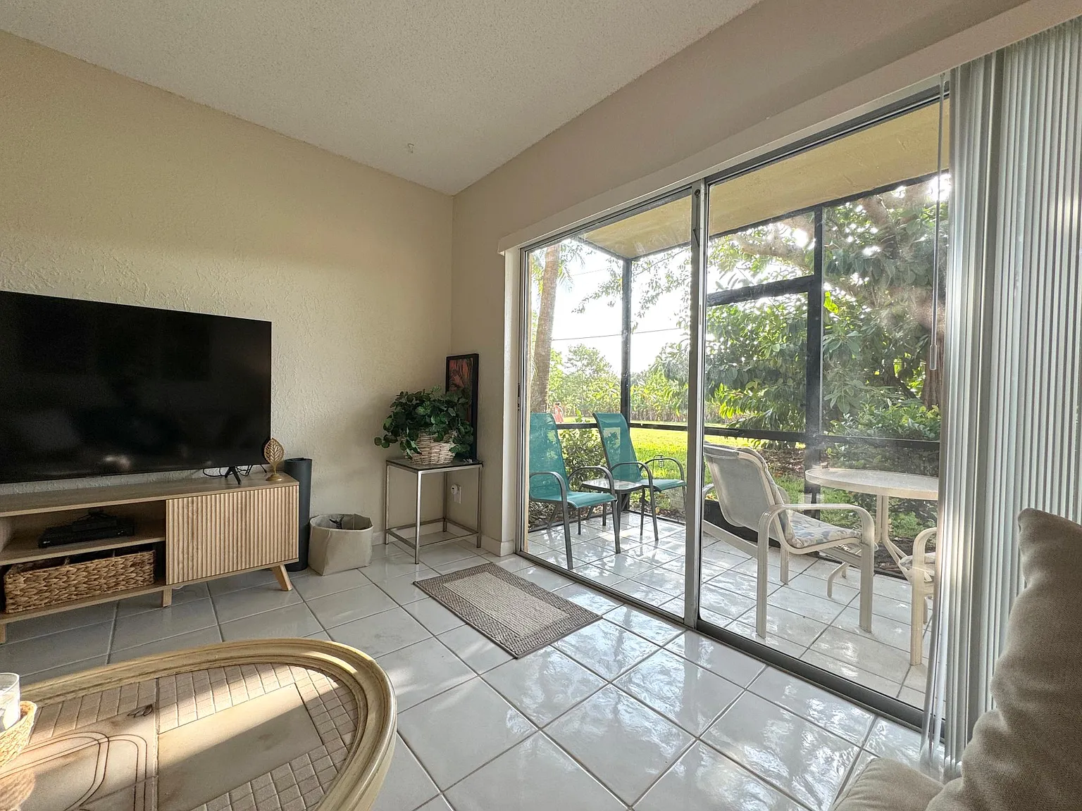 2 bed, 936 sqft, $1,499 — Photo 2