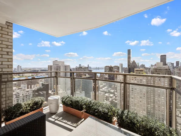 303 East 57th Street image 4 of 8