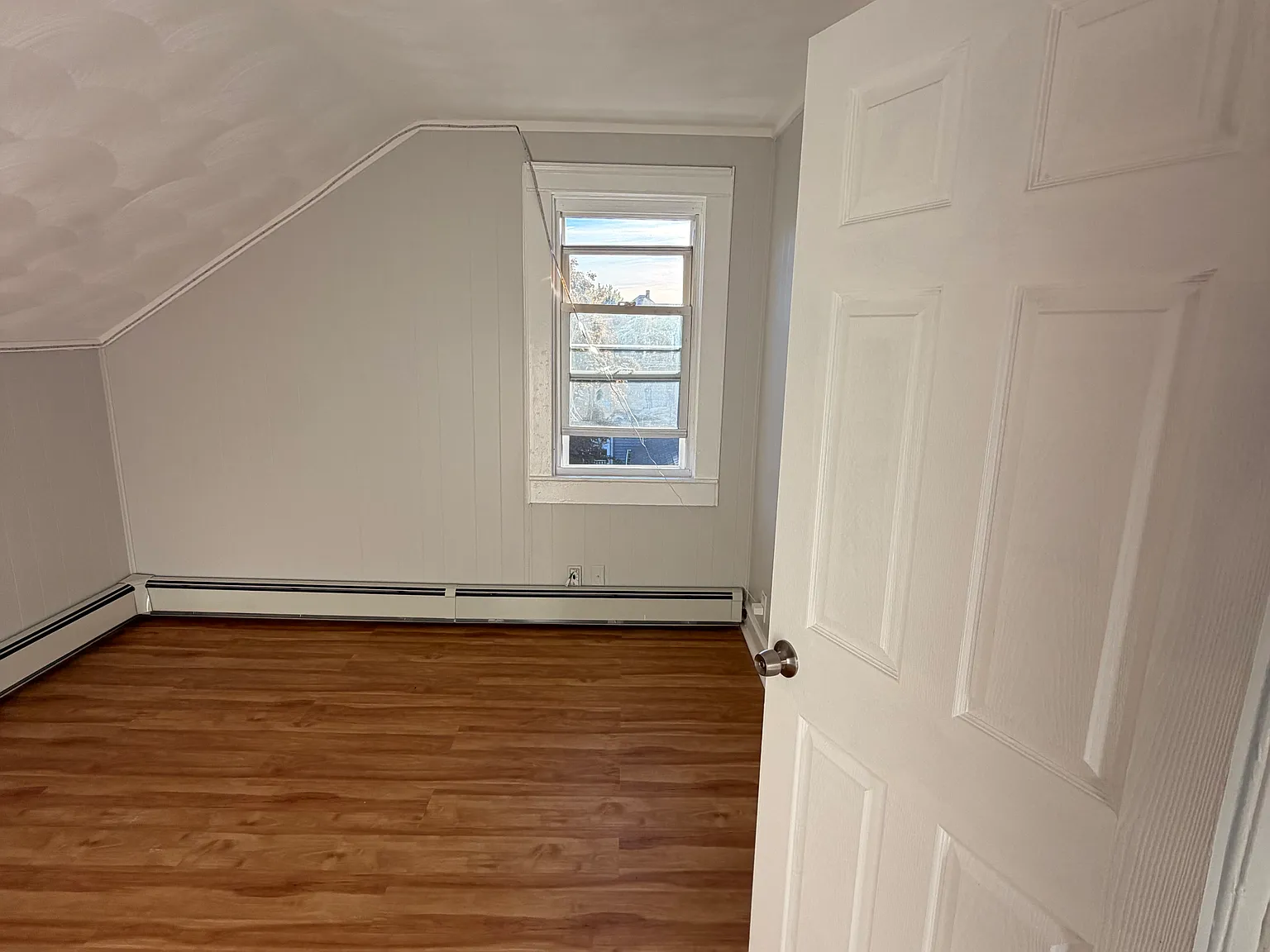 372 Hawkins St — Photo 2
