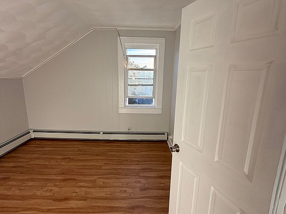 2nd image of 372 Hawkins St