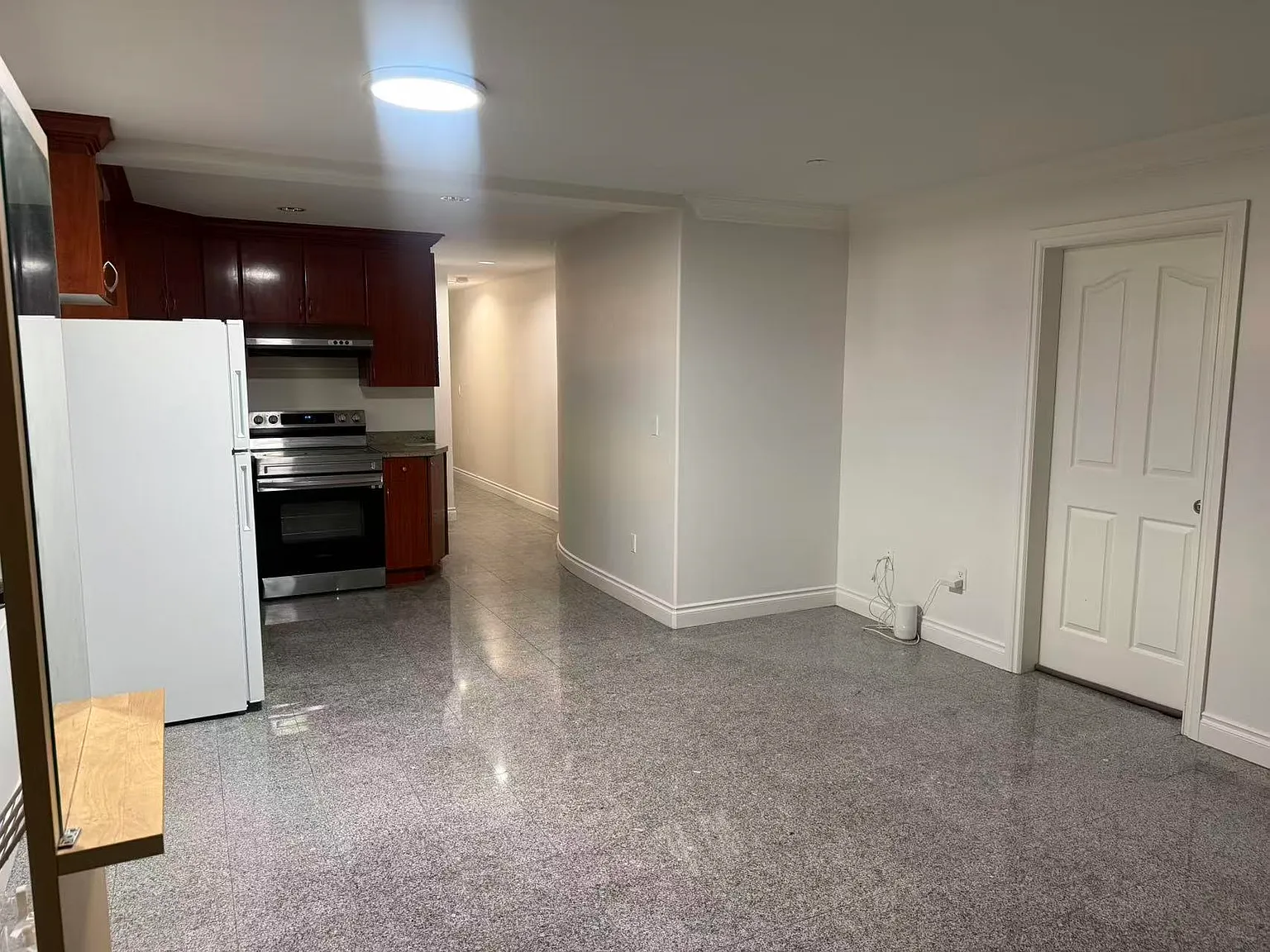 2 bed, 900 sqft, $2,000 — Photo 3