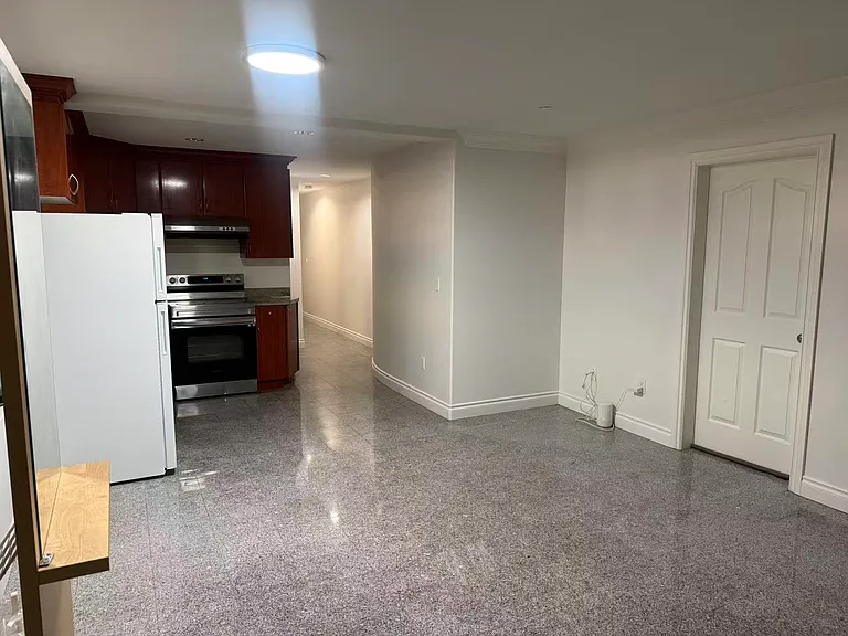 16433 93b Ave #BASEMENT — Photo 3