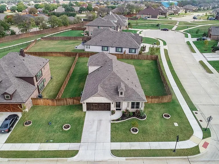 2210 Moon Dance Ln — Photo 4