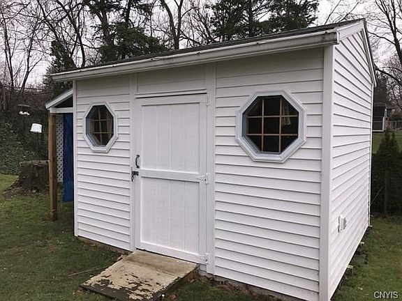 3rd image of 107 Sargent Ln